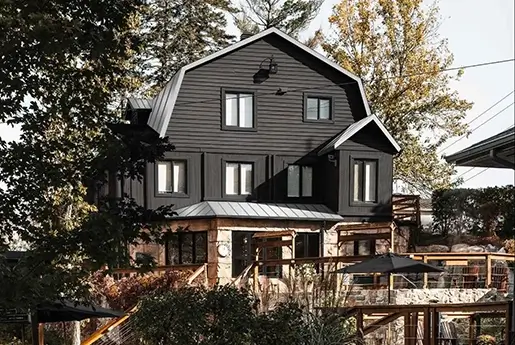 Architecture design du Strøm Spa en soirée